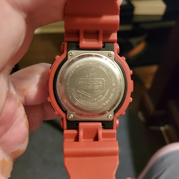 Red Camo Casio G-Shock watch - Picture 4 of 4